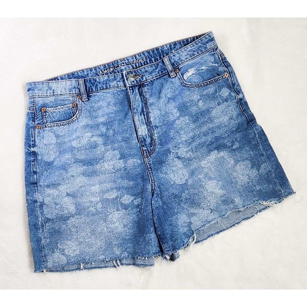 American Eagle NWOT baggy mom shorts w floral detail